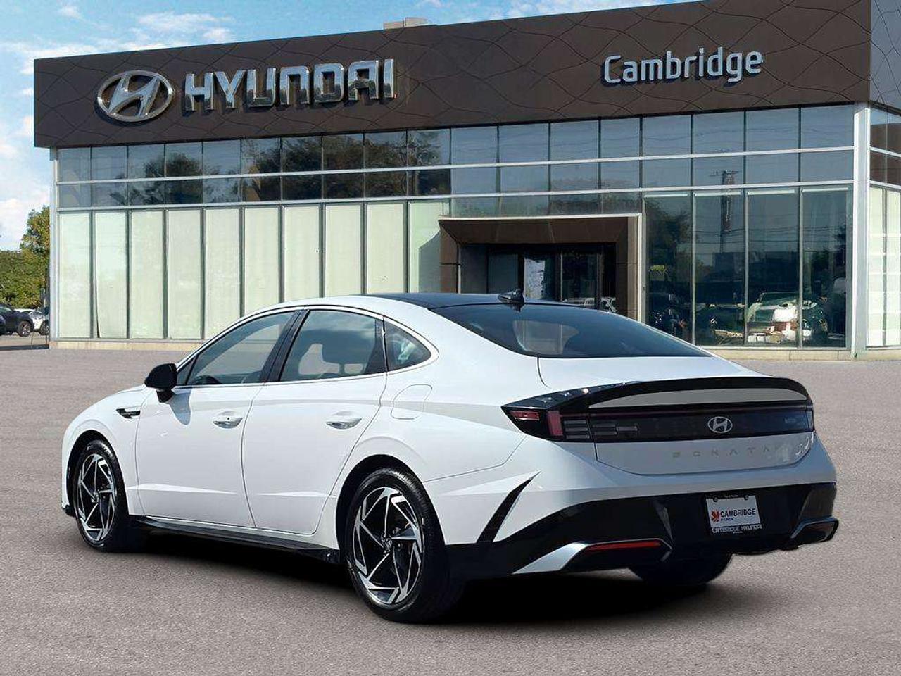 2025 Hyundai Sonata Preferred-Trend   NO ACCIDENTS LEATHER 6.5L/100KM Photo