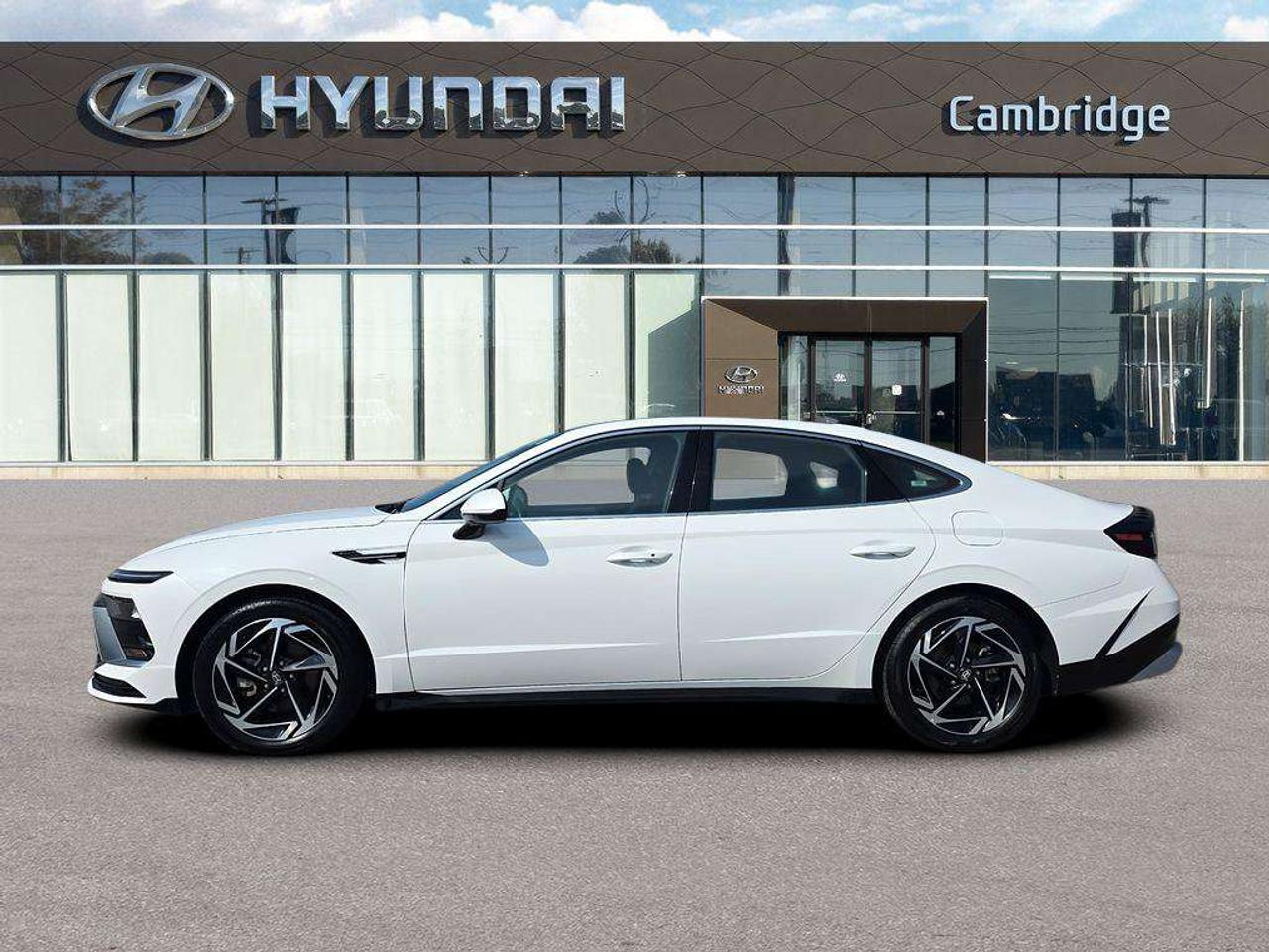 2025 Hyundai Sonata Preferred-Trend   NO ACCIDENTS LEATHER 6.5L/100KM Photo