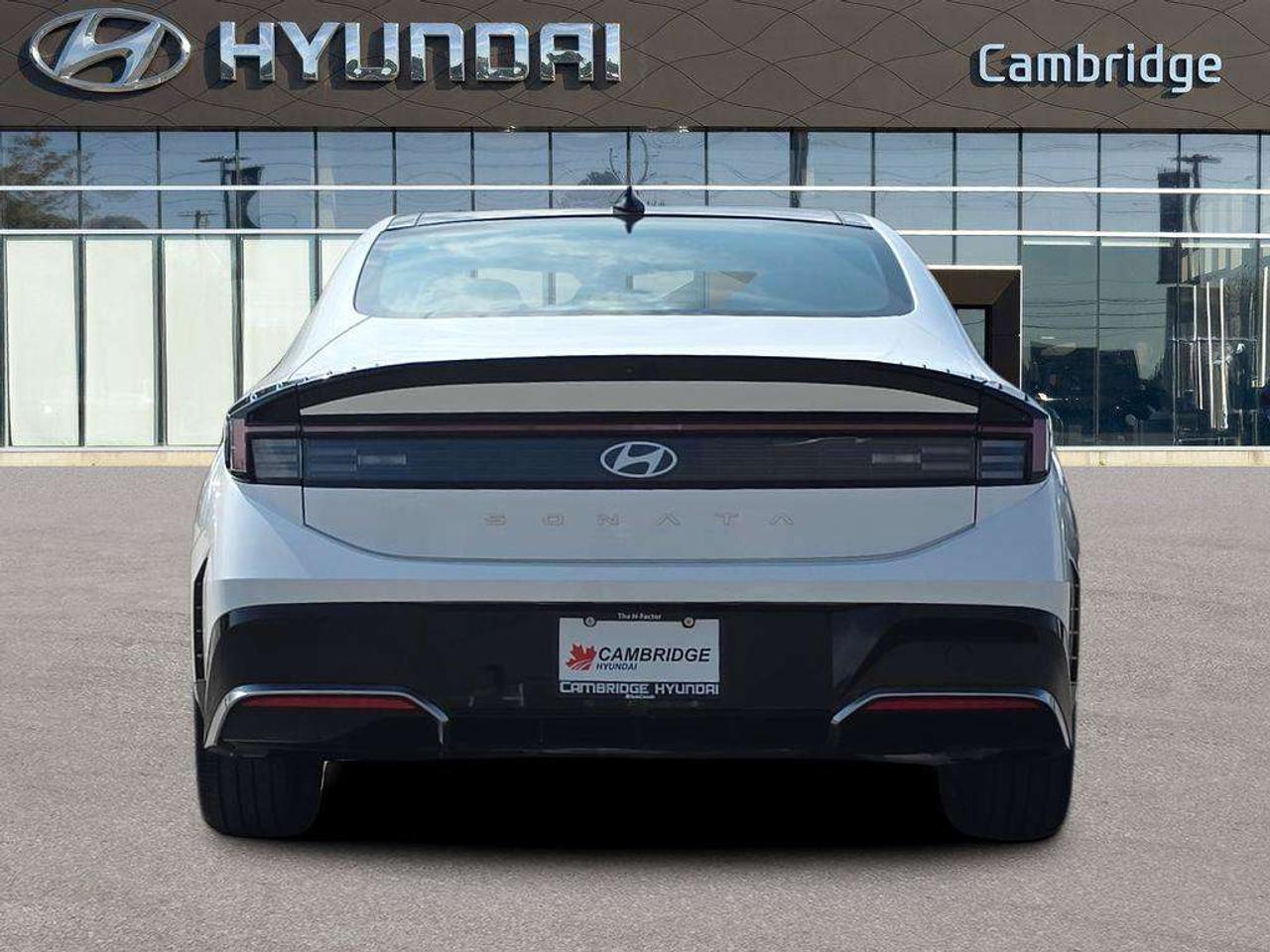 2025 Hyundai Sonata Preferred-Trend   NO ACCIDENTS LEATHER 6.5L/100KM Photo