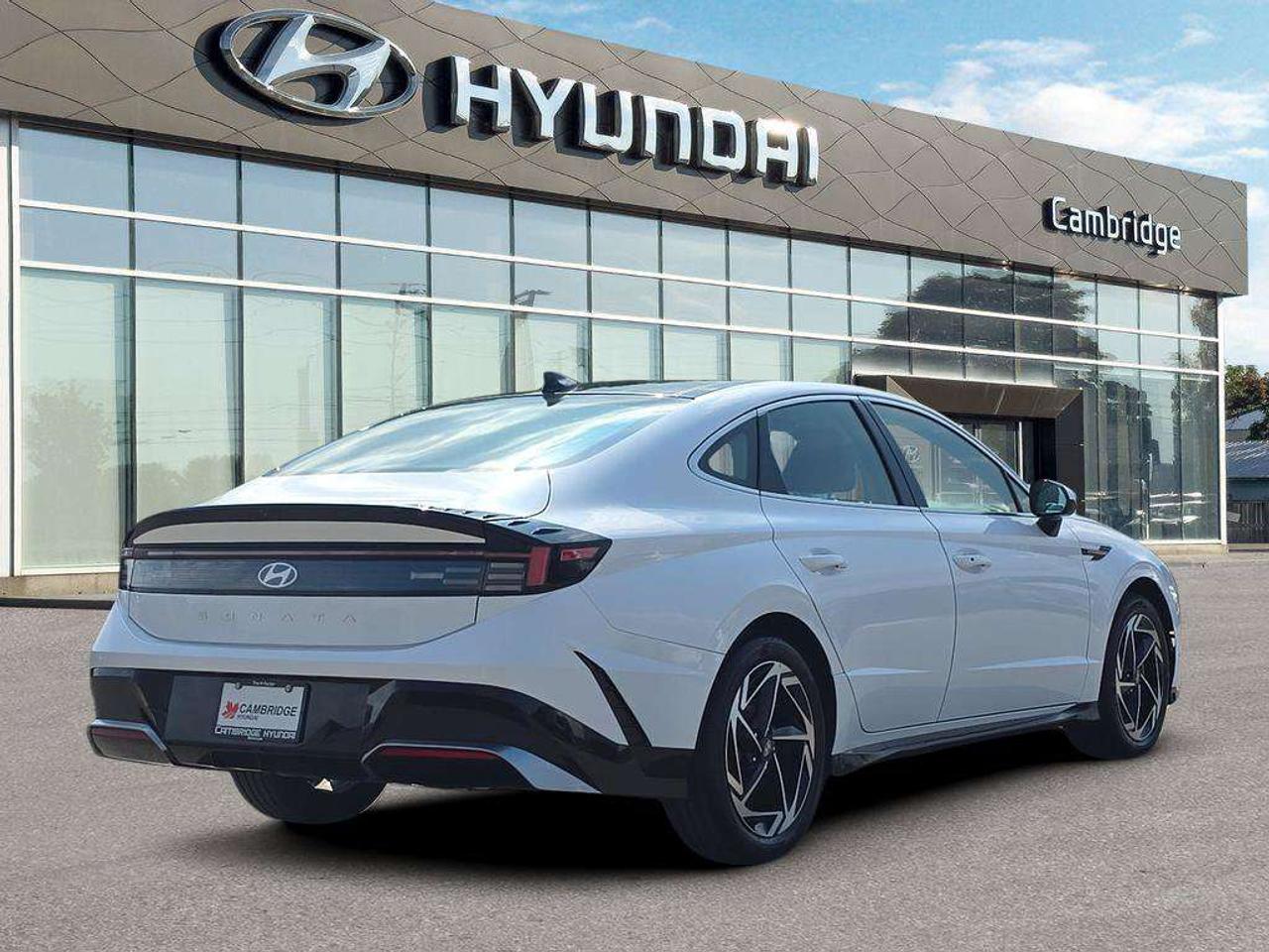 2025 Hyundai Sonata Preferred-Trend   NO ACCIDENTS LEATHER 6.5L/100KM Photo