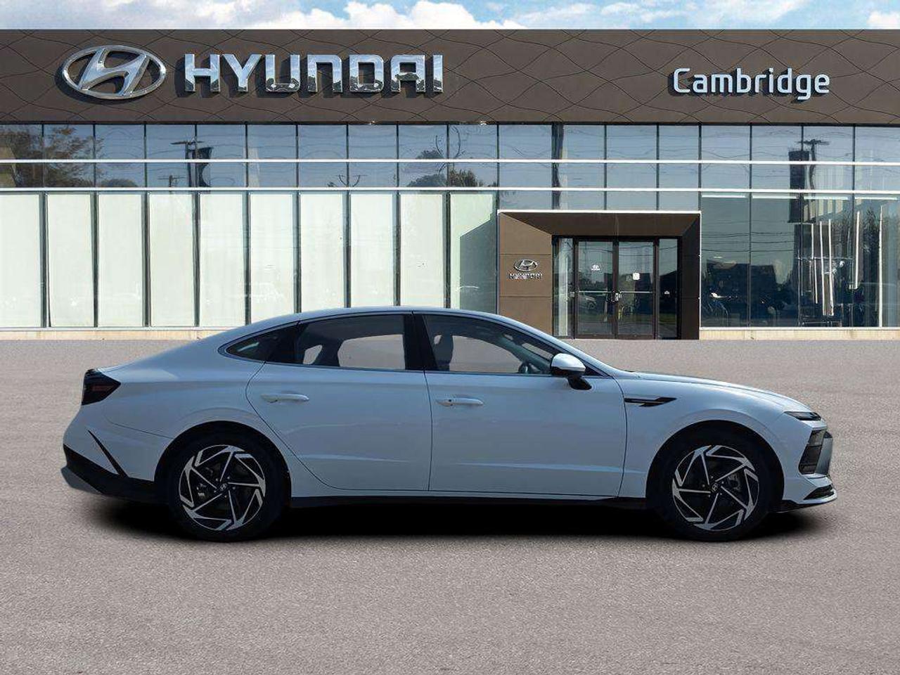 2025 Hyundai Sonata Preferred-Trend   NO ACCIDENTS LEATHER 6.5L/100KM Photo