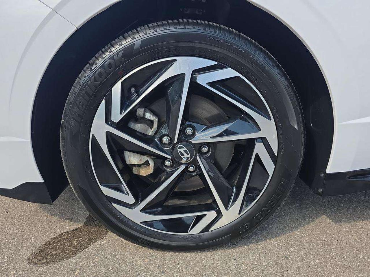 2025 Hyundai Sonata Preferred-Trend   NO ACCIDENTS LEATHER 6.5L/100KM Photo