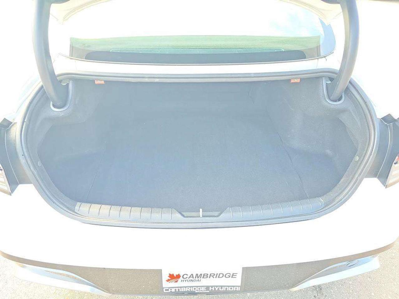 2025 Hyundai Sonata Preferred-Trend   NO ACCIDENTS LEATHER 6.5L/100KM Photo