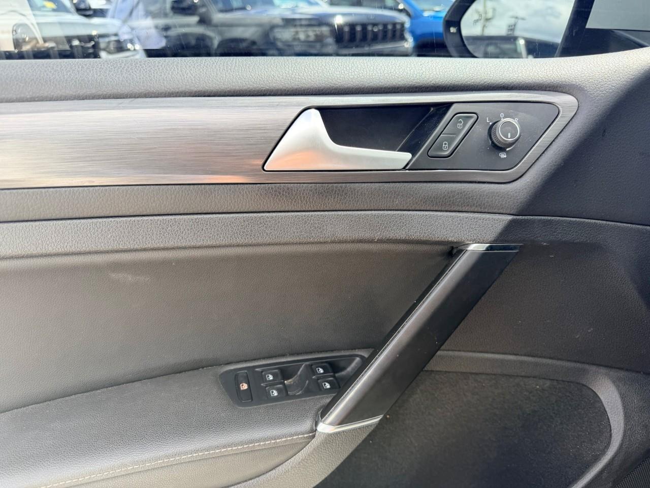 2021 Volkswagen Golf  Photo