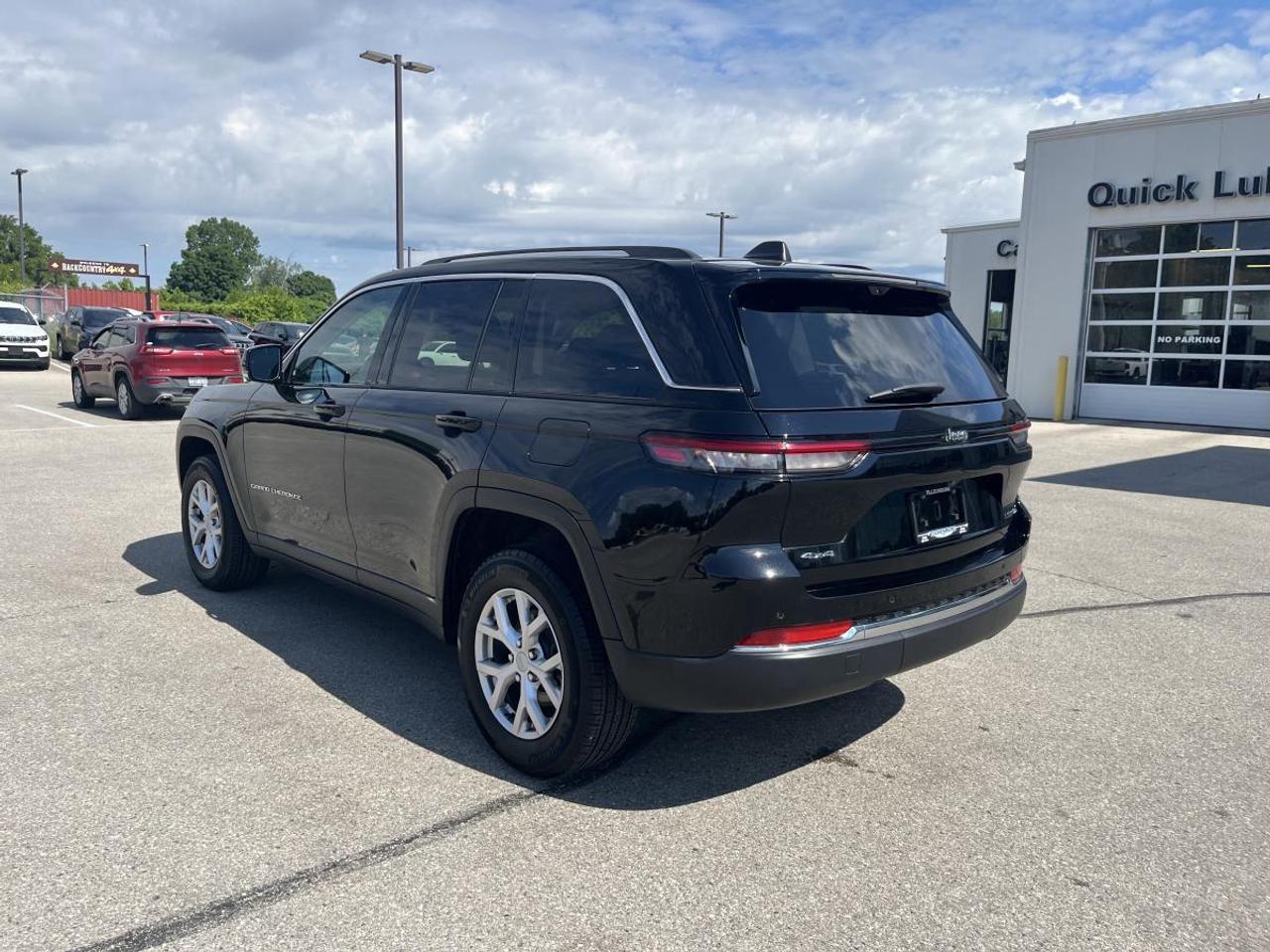 2022 Jeep Grand Cherokee LIMITED 4X4 Photo