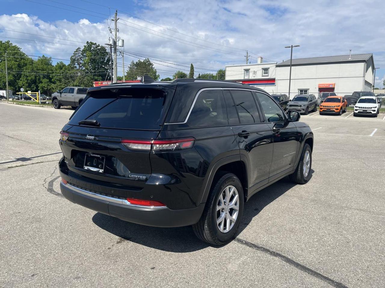 2022 Jeep Grand Cherokee LIMITED 4X4 Photo