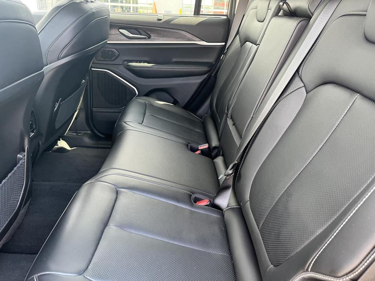 2022 Jeep Grand Cherokee LIMITED 4X4 Photo