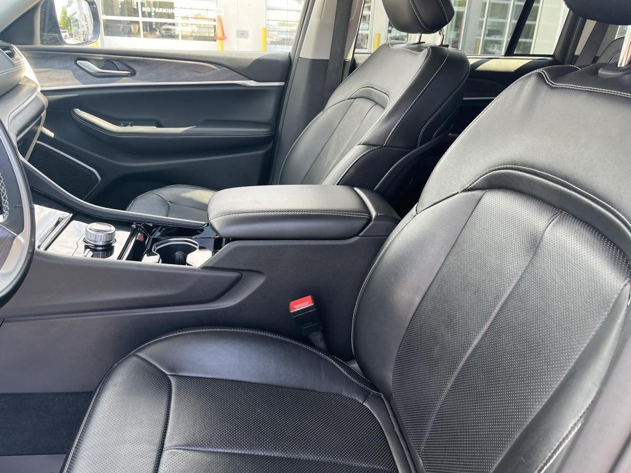 2022 Jeep Grand Cherokee LIMITED 4X4 Photo