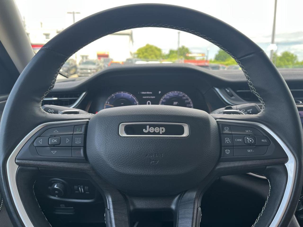 2022 Jeep Grand Cherokee LIMITED 4X4 Photo