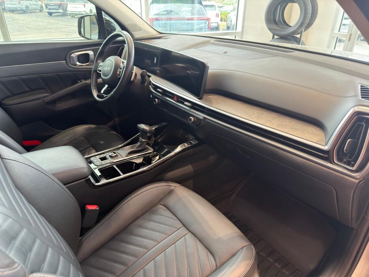 2025 Kia Sorento X-Line Limited AWD w/Black Interior Photo4