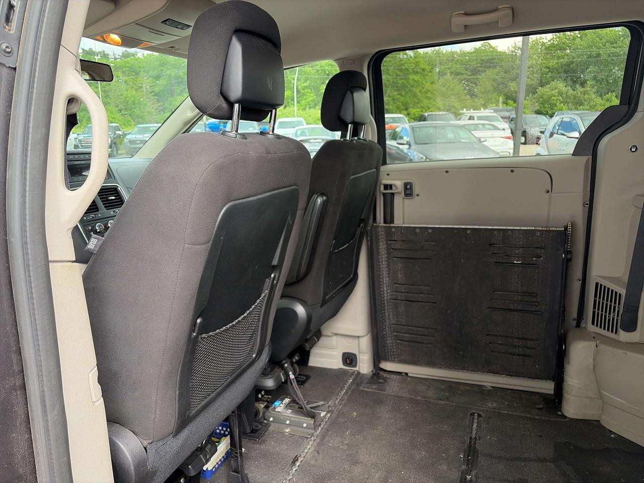 2016 Dodge Grand Caravan CVP, WHEEL CHAIR VAN, SIDE LOAD, DRIVER ACCESSIBLE Photo