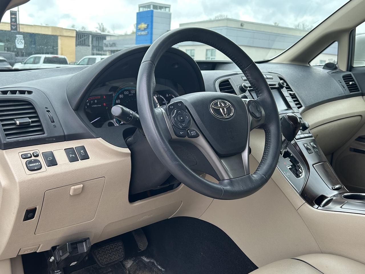2016 Toyota Venza Limited   LOW KM Photo