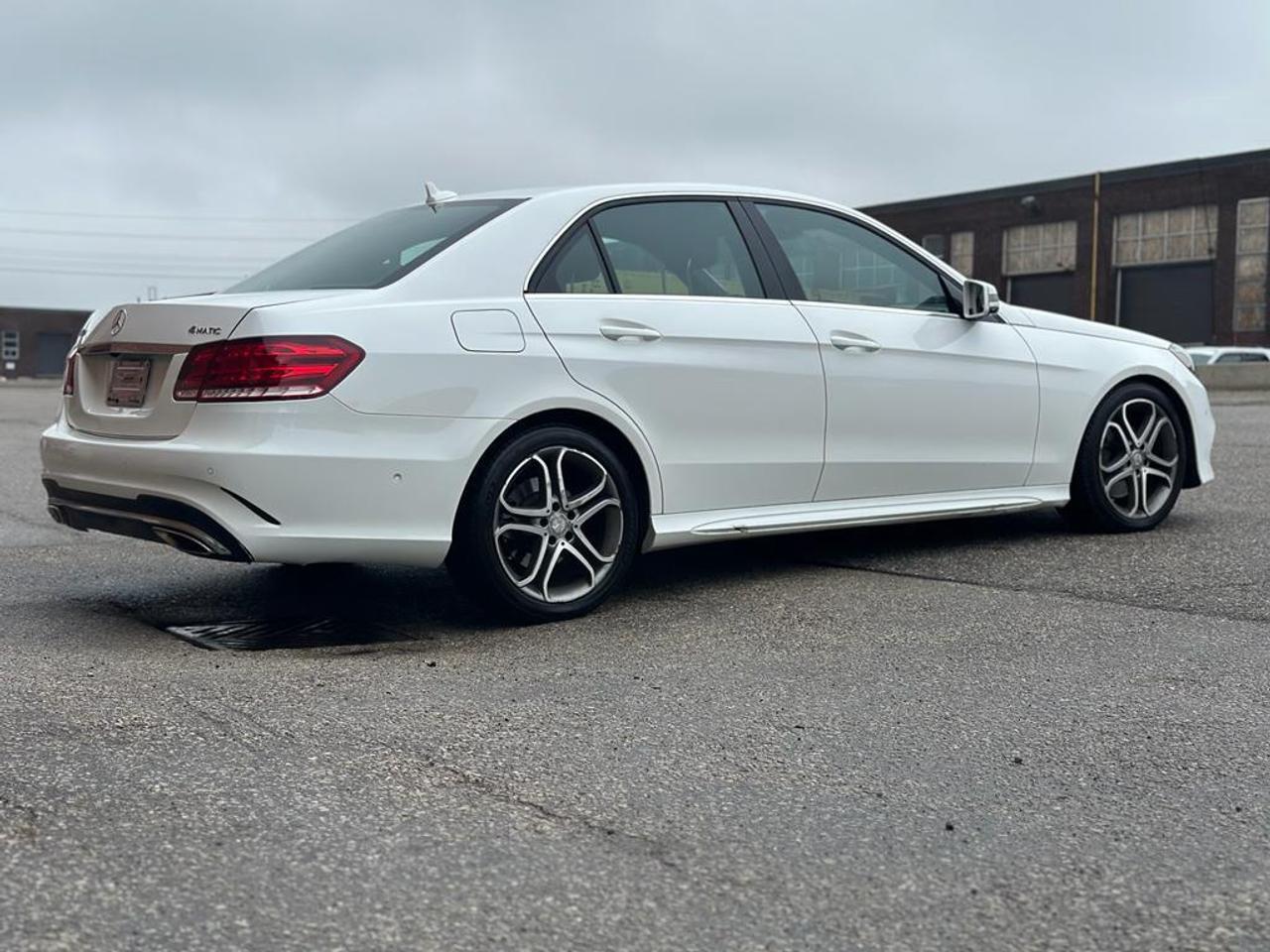 2014 Mercedes-Benz E-Class E300, NAV, LEATHER INTERIOR, ALLOYS Photo2