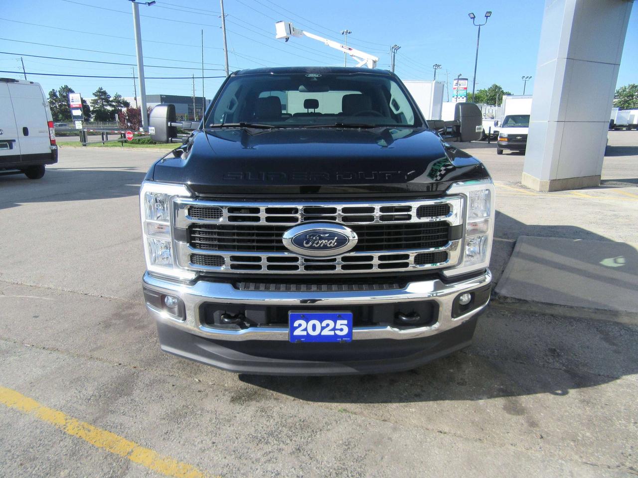 2025 Ford F-250 HD Series CREW CAB 4X4 XLT 6.8FT BOX Photo