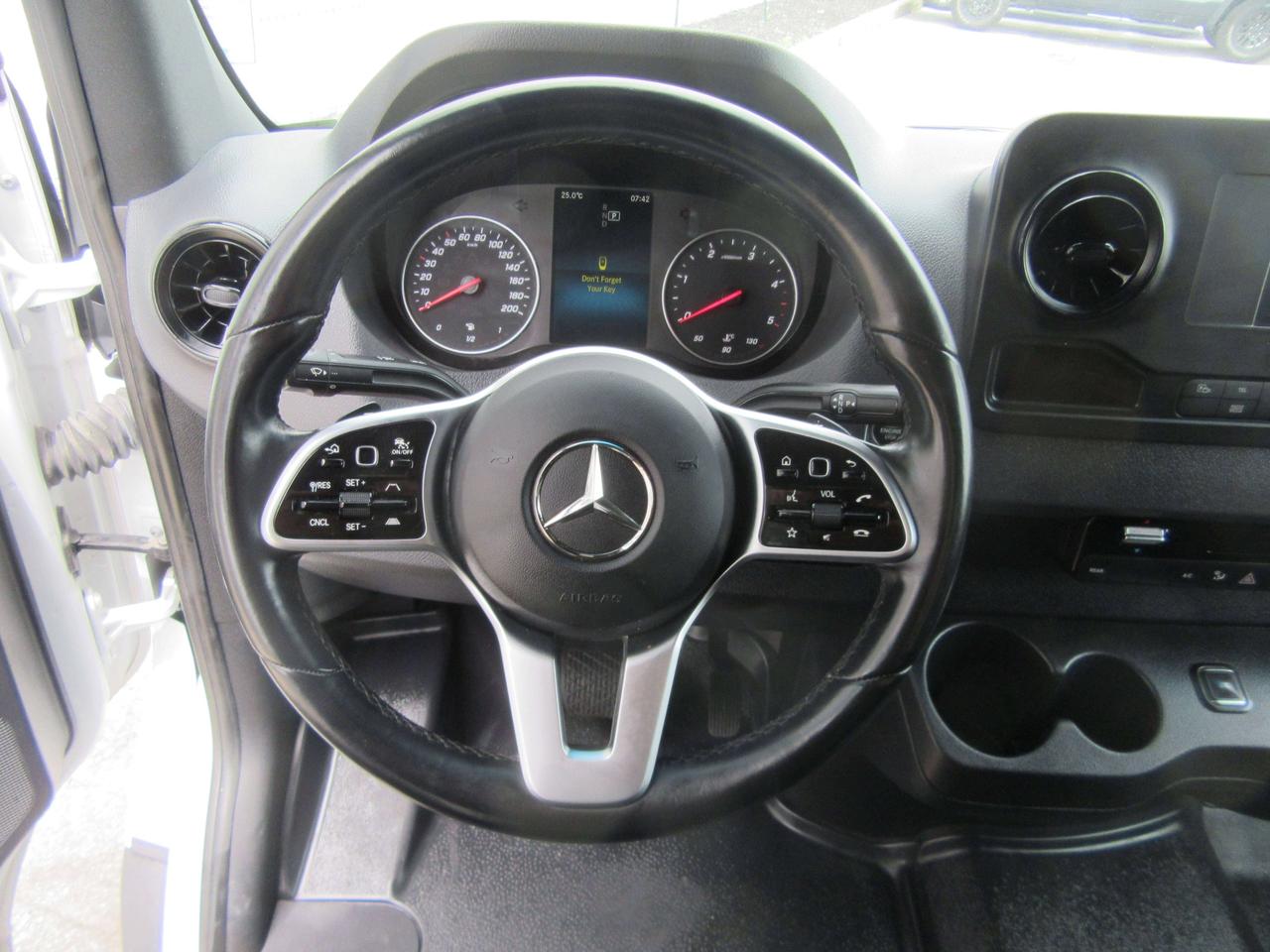 2024 Mercedes-Benz 2500 12 PASS EXT 170WB HIGH ROOF Photo