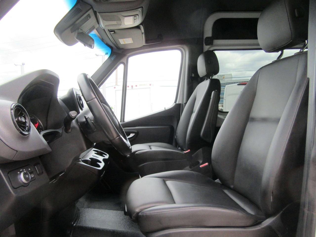 2024 Mercedes-Benz 2500 12 PASS EXT 170WB HIGH ROOF Photo