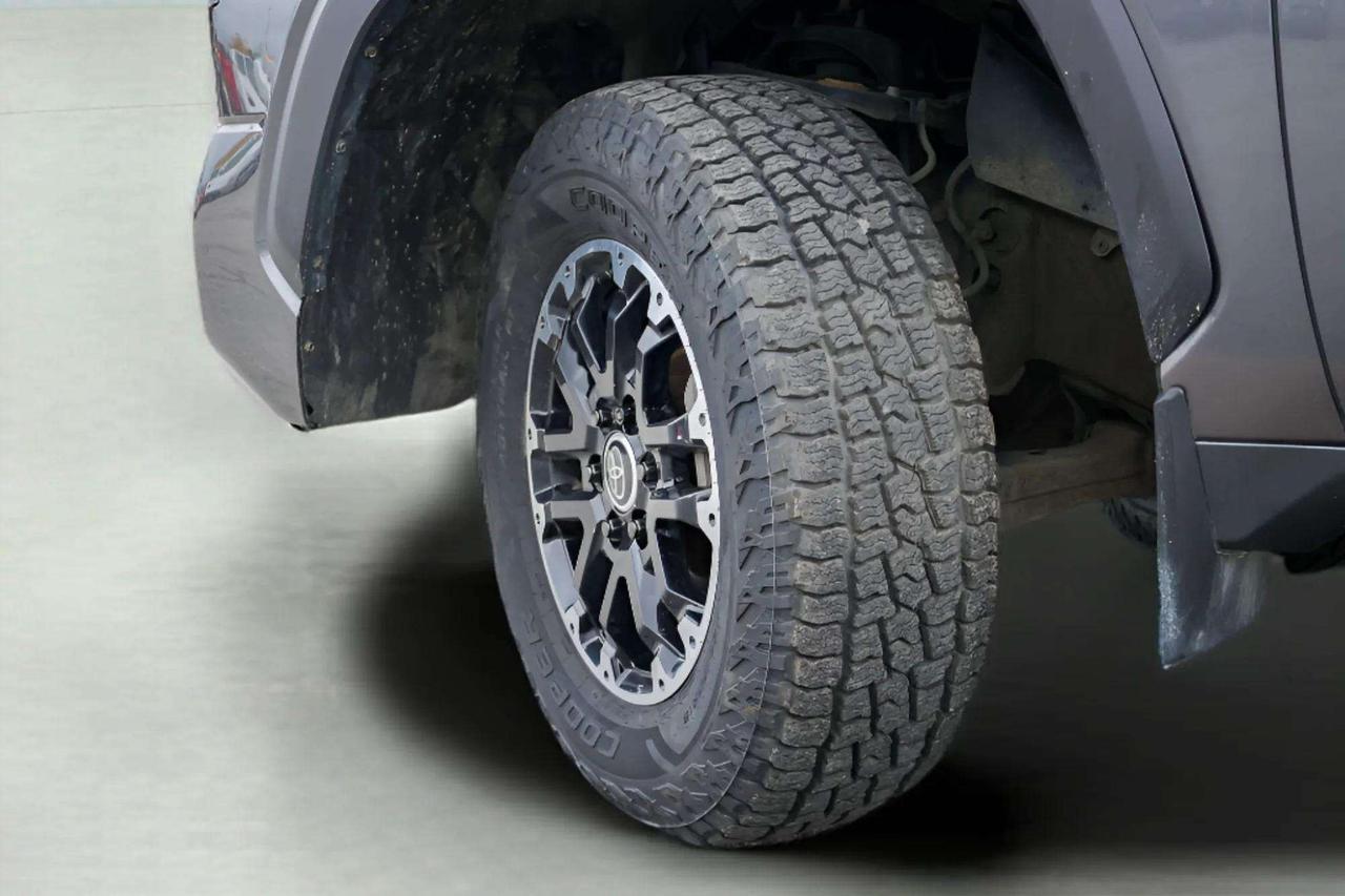 2024 Toyota Tundra : Moonroof, Apple Car Play, Nav, Htd and Cooled Se Photo