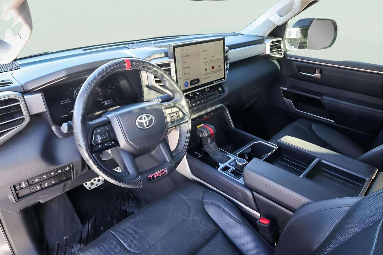 2024 Toyota Tundra : Moonroof, Apple Car Play, Nav, Htd and Cooled Se Photo