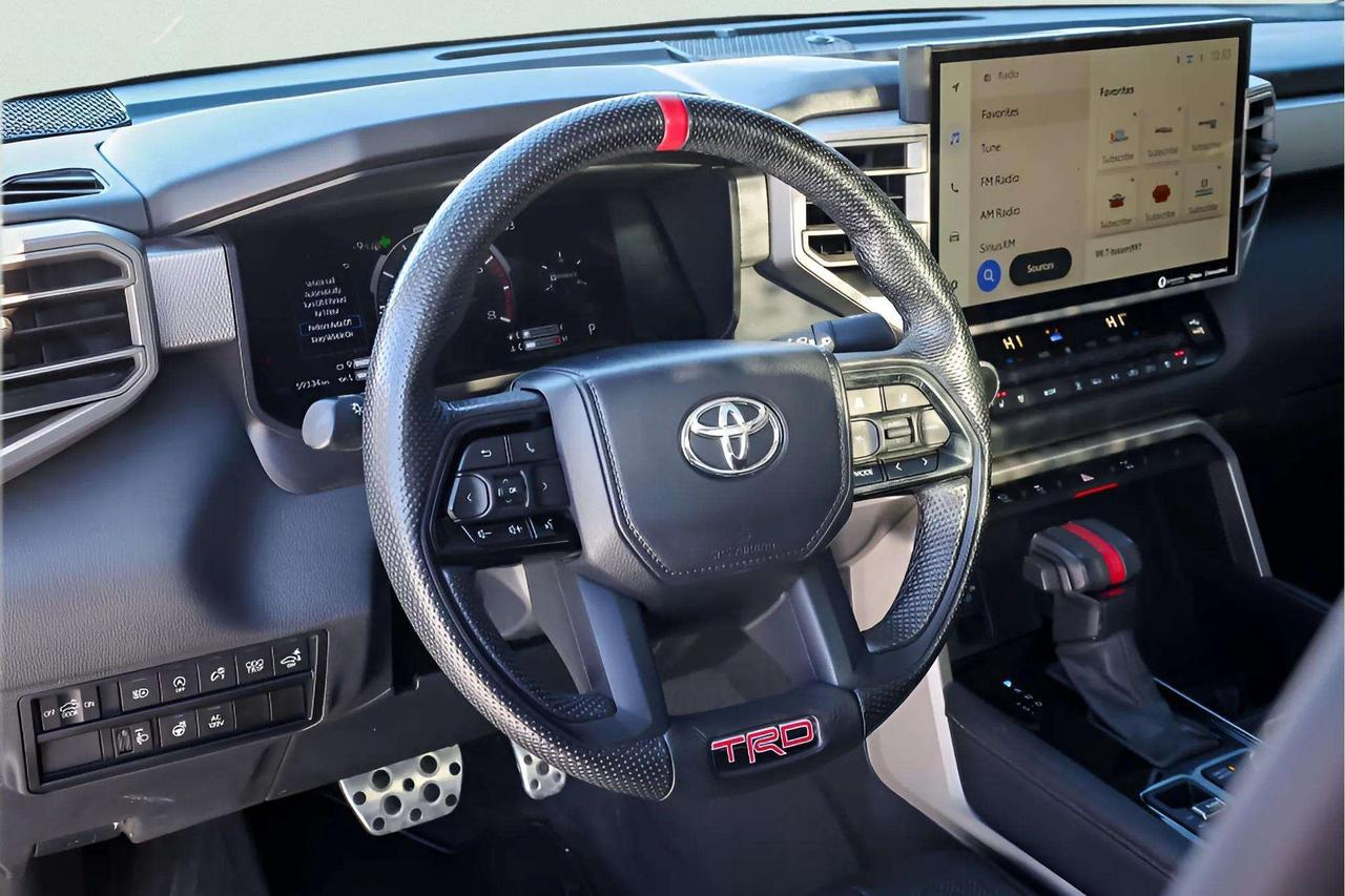 2024 Toyota Tundra : Moonroof, Apple Car Play, Nav, Htd and Cooled Se Photo