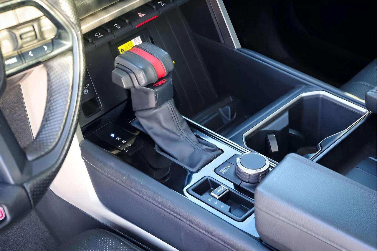 2024 Toyota Tundra : Moonroof, Apple Car Play, Nav, Htd and Cooled Se Photo