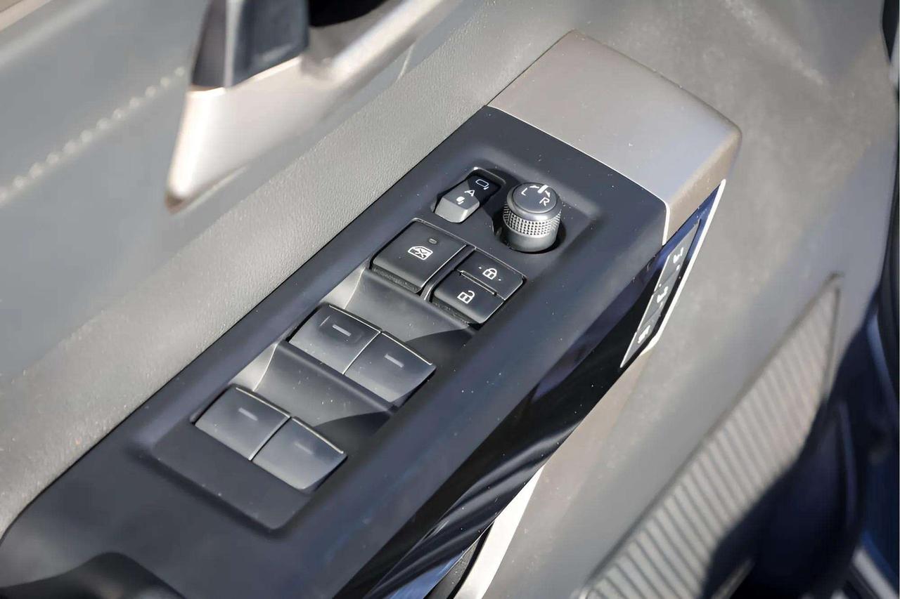 2024 Toyota Tundra : Moonroof, Apple Car Play, Nav, Htd and Cooled Se Photo