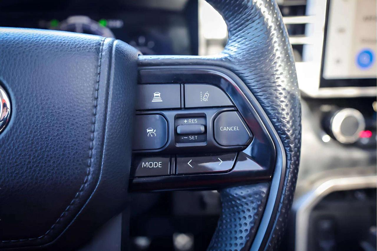 2024 Toyota Tundra : Moonroof, Apple Car Play, Nav, Htd and Cooled Se Photo