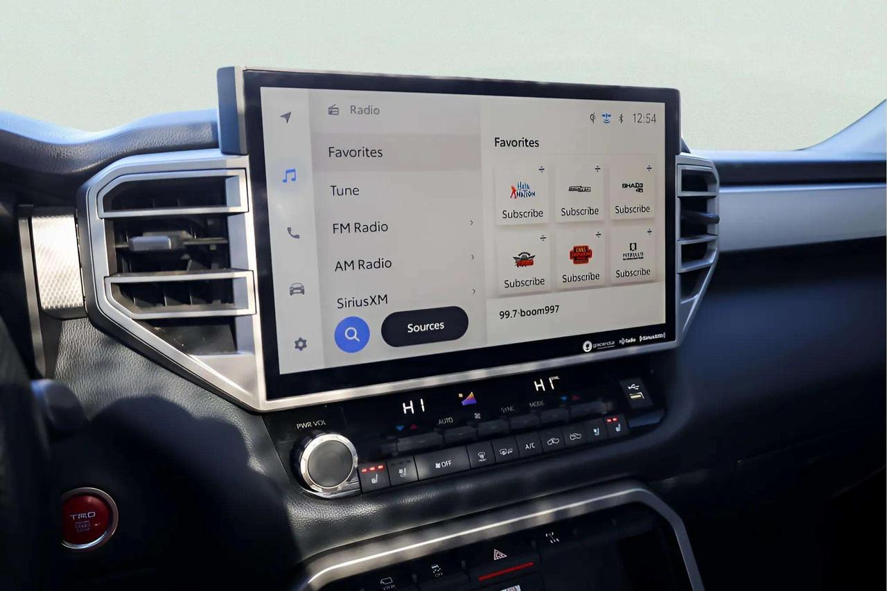 2024 Toyota Tundra : Moonroof, Apple Car Play, Nav, Htd and Cooled Se Photo