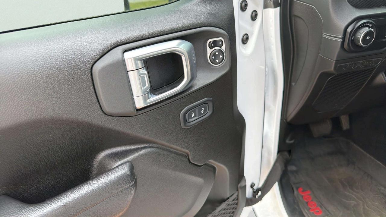 2024 Jeep Wrangler : Nav, Apple Car Play, Blind Spot, Htd Seats Photo
