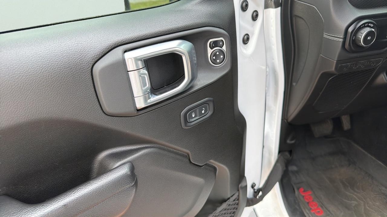 2024 Jeep Wrangler : Nav, Apple Car Play, Blind Spot, Htd Seats Photo