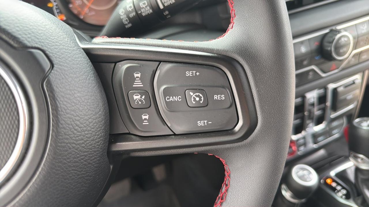 2024 Jeep Wrangler : Nav, Apple Car Play, Blind Spot, Htd Seats Photo