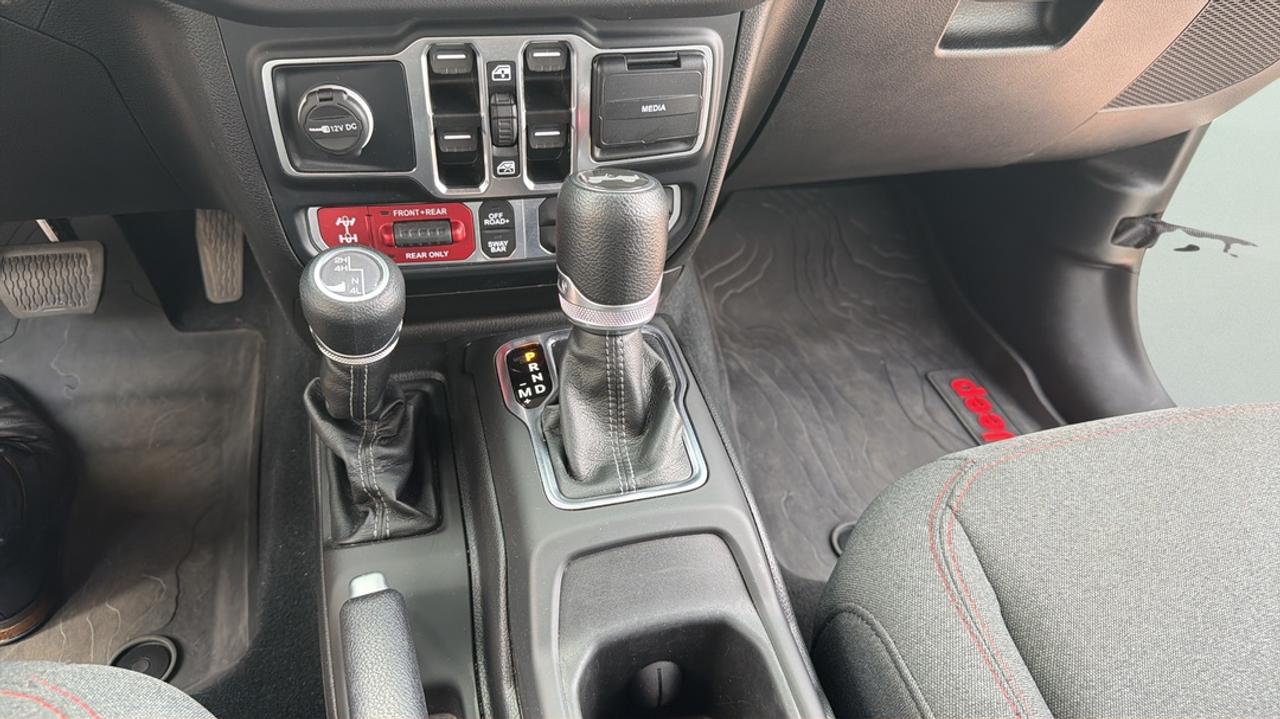 2024 Jeep Wrangler : Nav, Apple Car Play, Blind Spot, Htd Seats Photo