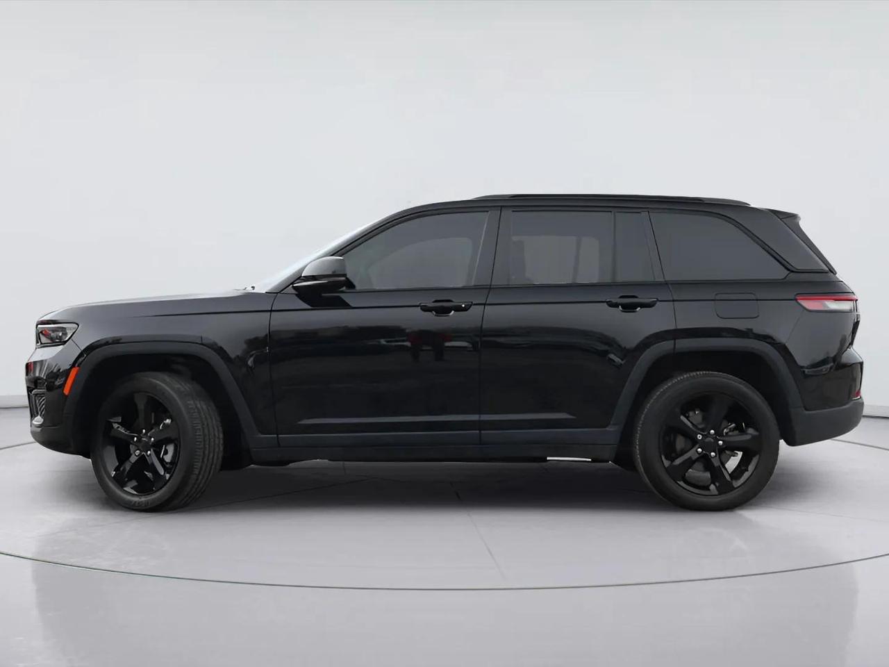 2025 Jeep Grand Cherokee Altitude Photo