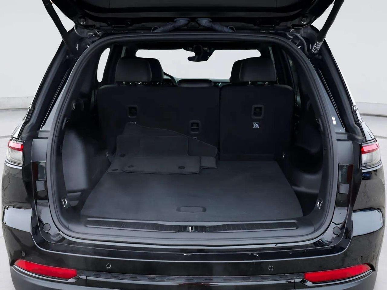2025 Jeep Grand Cherokee Altitude Photo