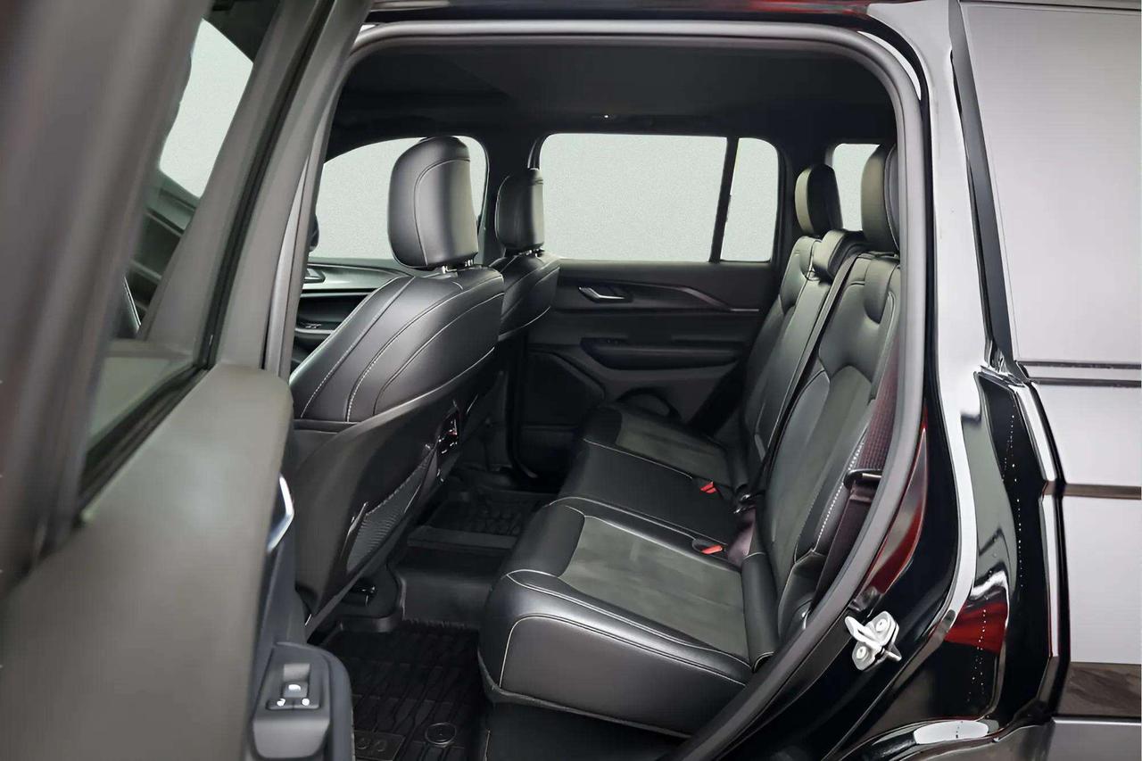 2025 Jeep Grand Cherokee Altitude Photo