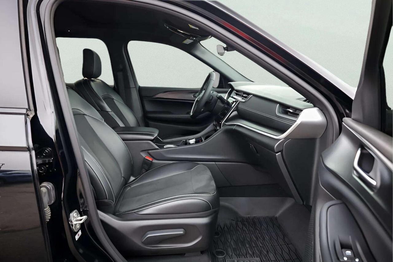 2025 Jeep Grand Cherokee Altitude Photo