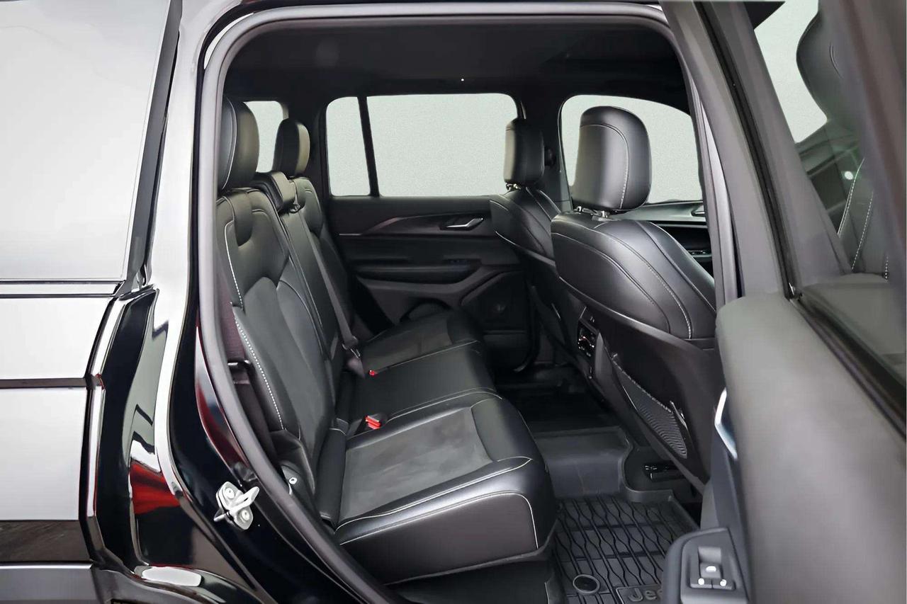 2025 Jeep Grand Cherokee Altitude Photo