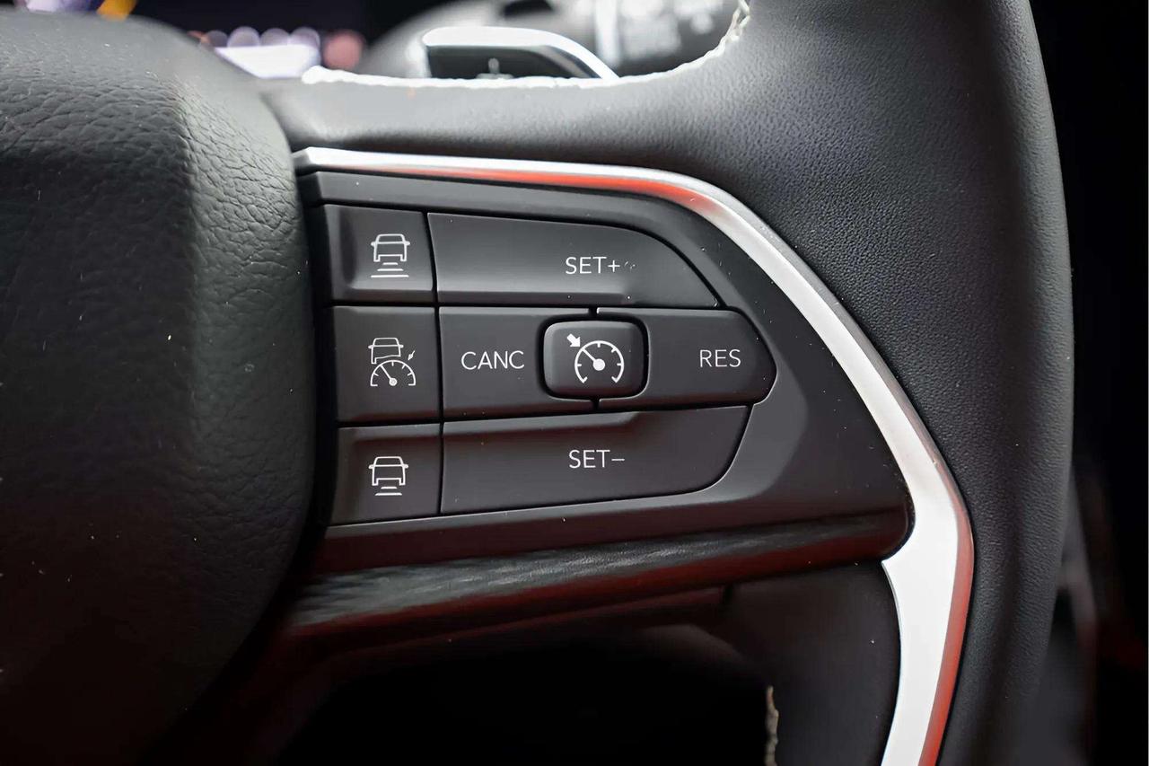 2025 Jeep Grand Cherokee Altitude Photo