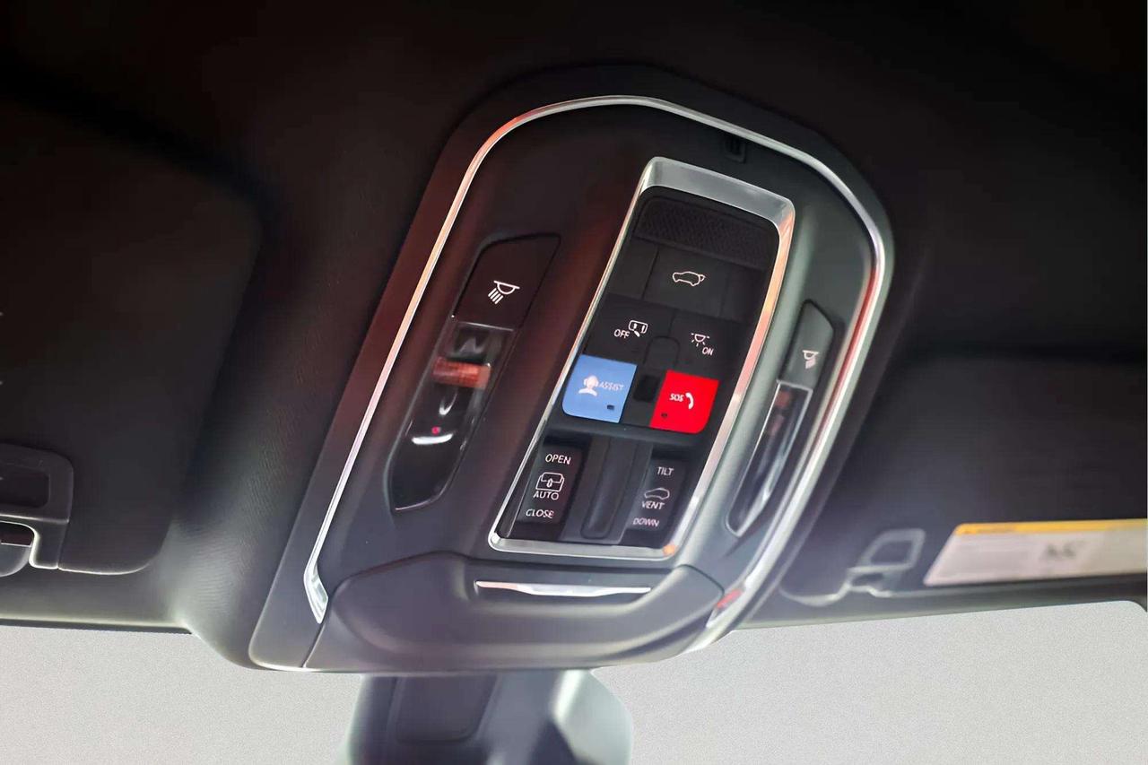 2025 Jeep Grand Cherokee Altitude Photo