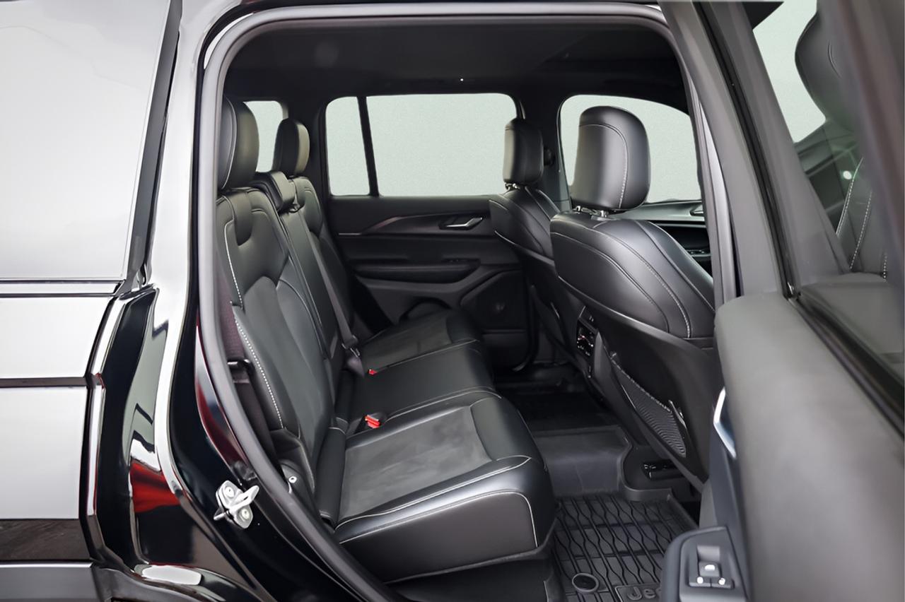 2025 Jeep Grand Cherokee Altitude - Trailer Tow - Sunroof - Blind Spot Photo