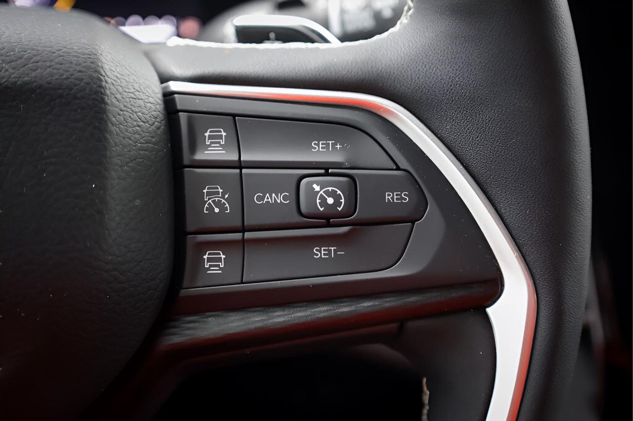 2025 Jeep Grand Cherokee Altitude - Trailer Tow - Sunroof - Blind Spot Photo