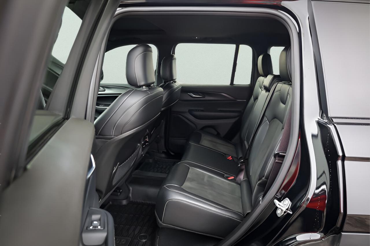 2025 Jeep Grand Cherokee Altitude - Trailer Tow - Sunroof - Blind Spot Photo
