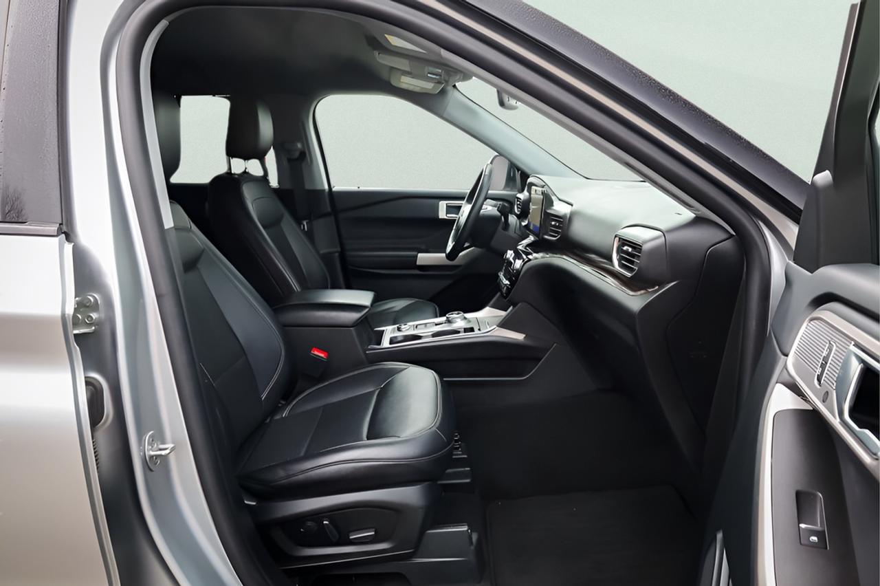 2024 Ford Explorer LEATHER SEATS - HEATED/COOLED SEATS - 3RD ROW Photo