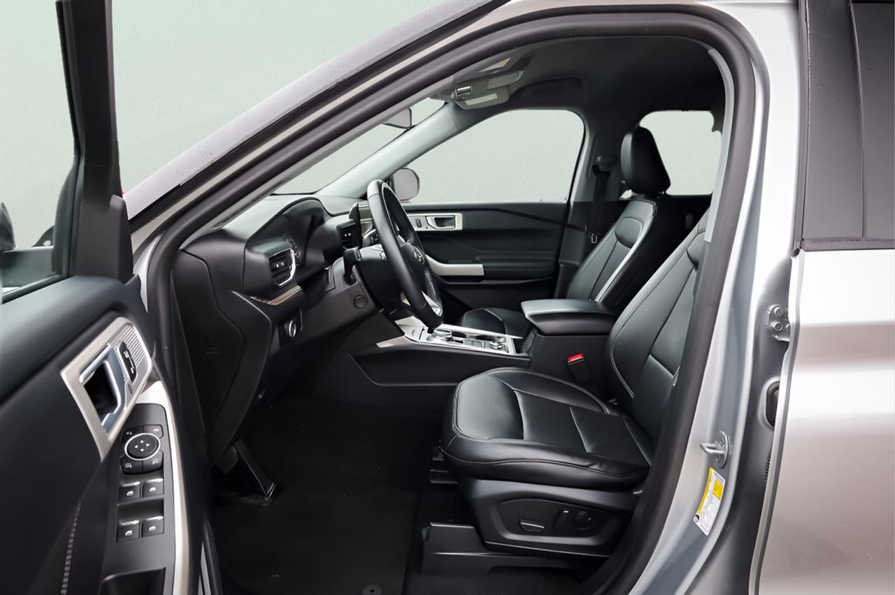 2024 Ford Explorer LEATHER SEATS - HEATED/COOLED SEATS - 3RD ROW Photo