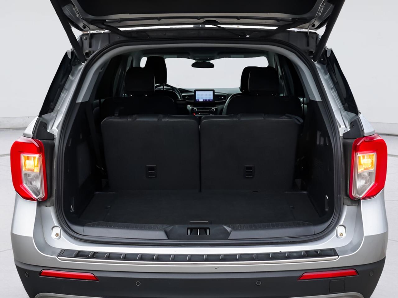 2024 Ford Explorer LEATHER SEATS - HEATED/COOLED SEATS - 3RD ROW Photo