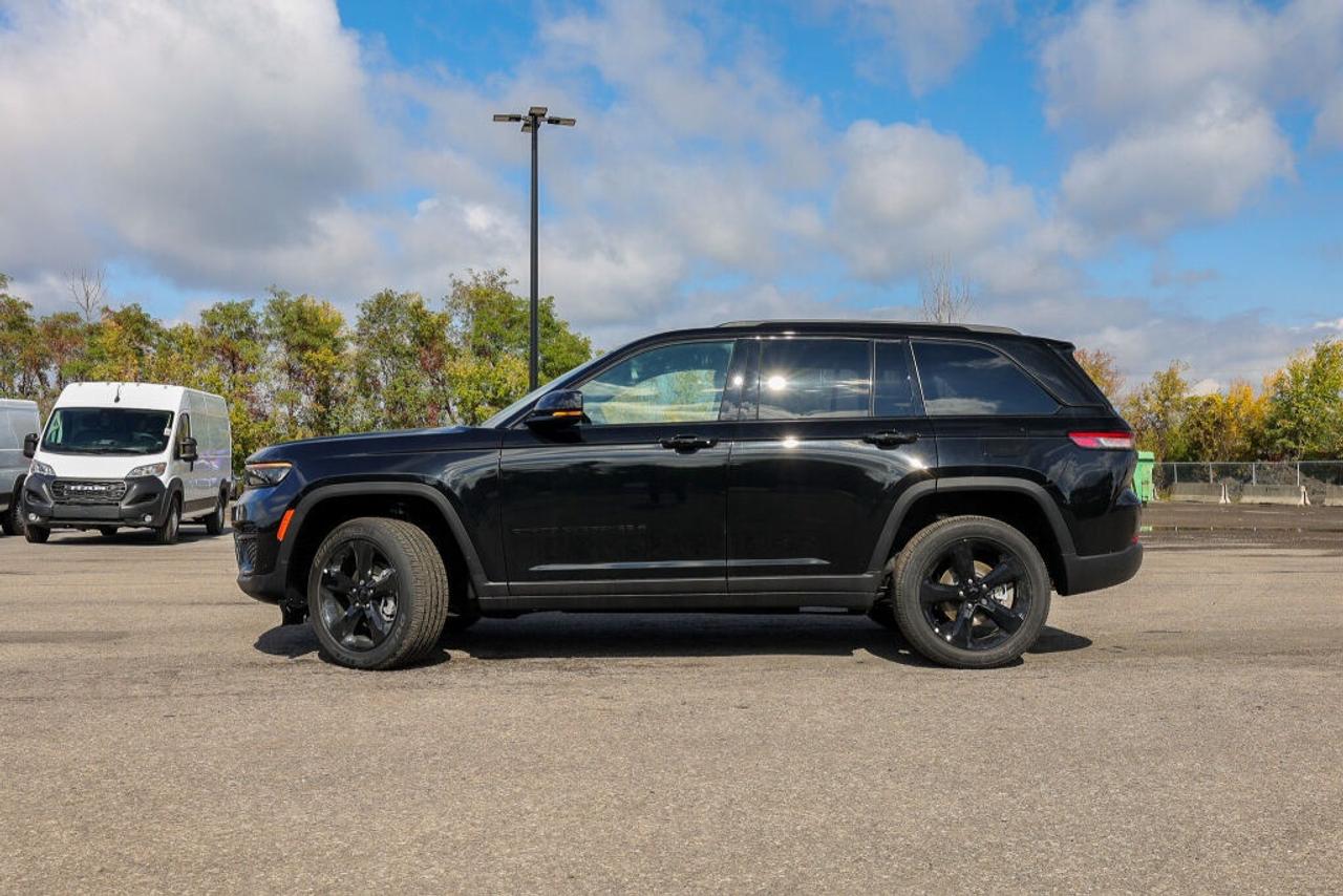 2025 Jeep Grand Cherokee Altitude Photo4