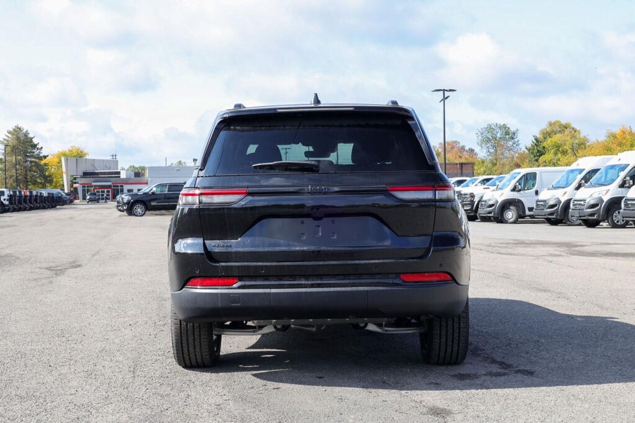 2025 Jeep Grand Cherokee Altitude Photo