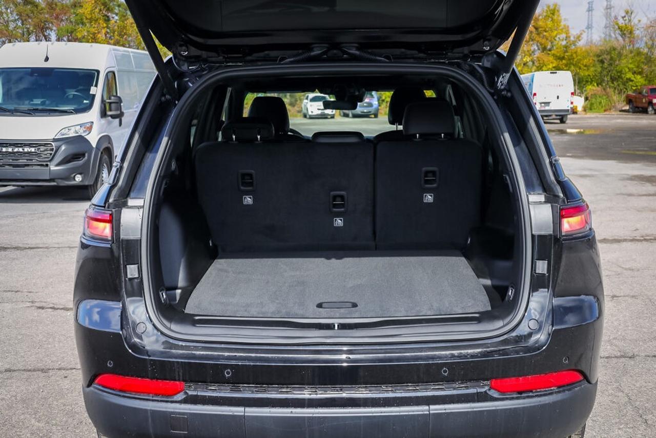2025 Jeep Grand Cherokee Altitude Photo