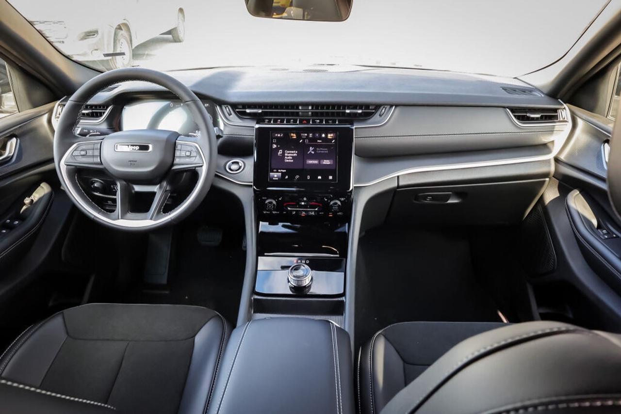 2025 Jeep Grand Cherokee Altitude Photo