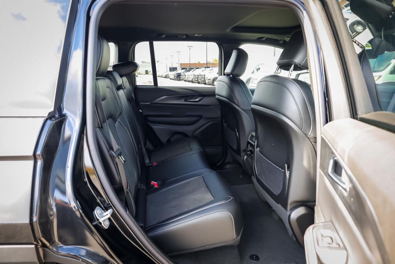 2025 Jeep Grand Cherokee Altitude Photo