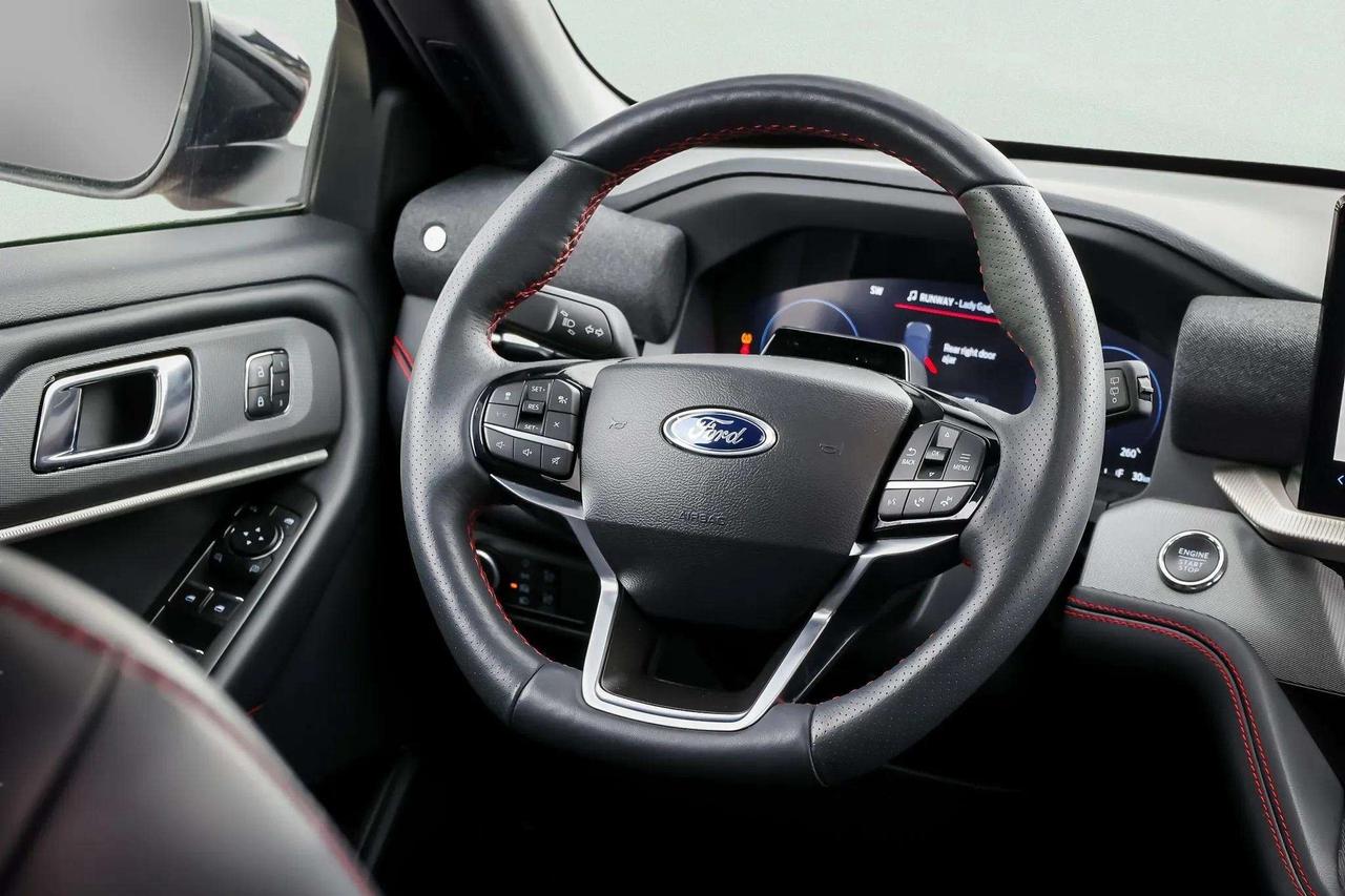 2025 Ford Explorer ST- LINE 2.3L 4WD Photo